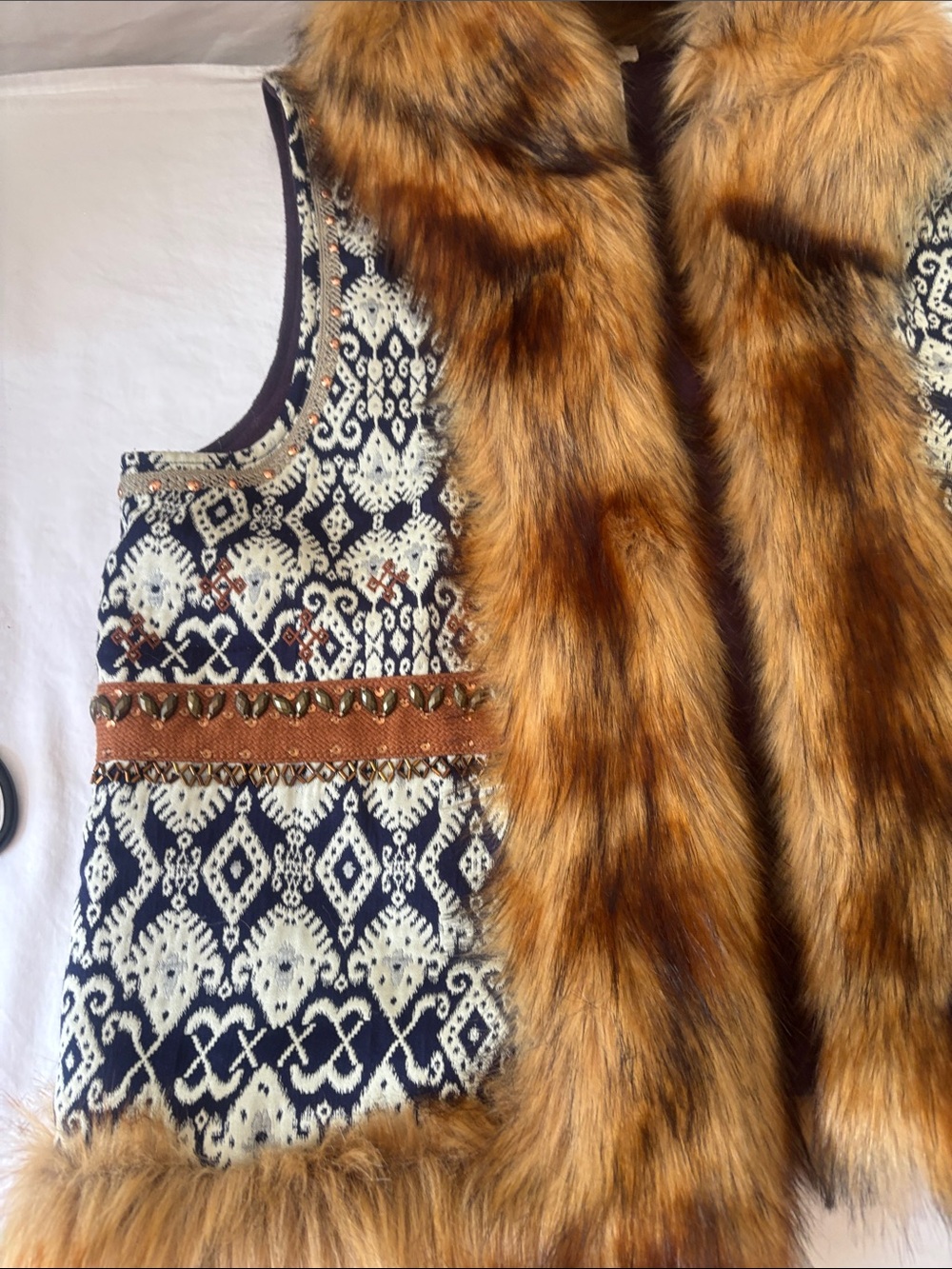 Sundance Brown Faux Fur-Trimmed Patterned Vest. Size Large. - Picture 4 of 8